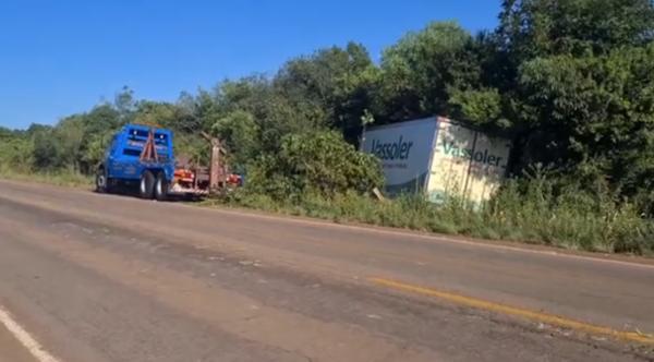 Caminhão sai da pista na RSC-337 entre Cruz Alta e Ibirubá na manhã da quarta