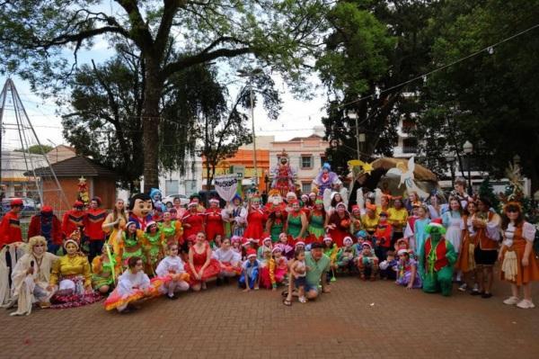Um Encanto de Natal: hoje tem desfile de Natal com descida na Pinheiro