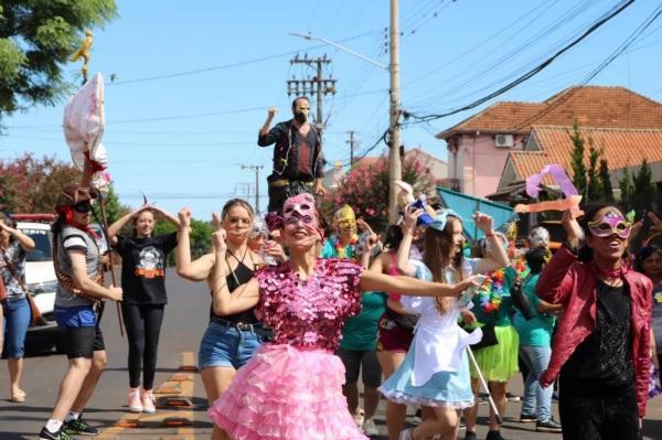 Neste domingo em Cruz Alta tem o bloco de Carnaval OS MÁSCHARADOS