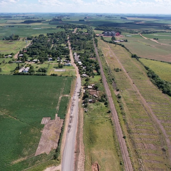 BENJAMIN NOTT> Seguem as obras de asfaltamento da Rodovia Luciano  Furian