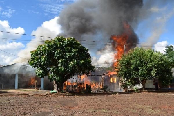 NORTE DO ESTADO: Três casas foram destruídas na tarde da segunda em Crissiumal