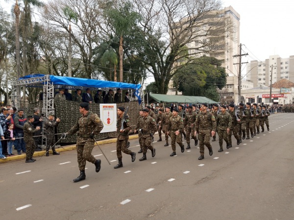 DESFILE> Cruz-altenses prestigiaram o 7 de Setembro na manhã do feriado