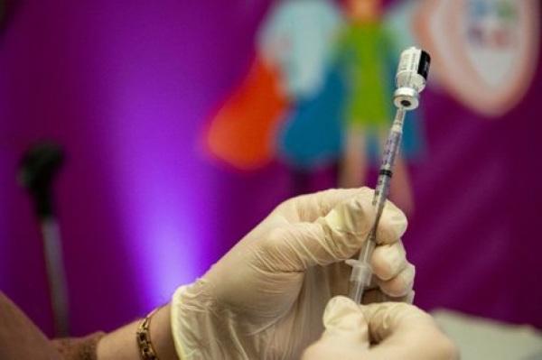 RS recebe primeira leva da vacina bivalente contra a covid-19