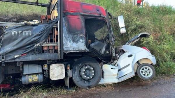 BR-392: Motorista morre após colisão entre caminhão e carro em Cerro Largo