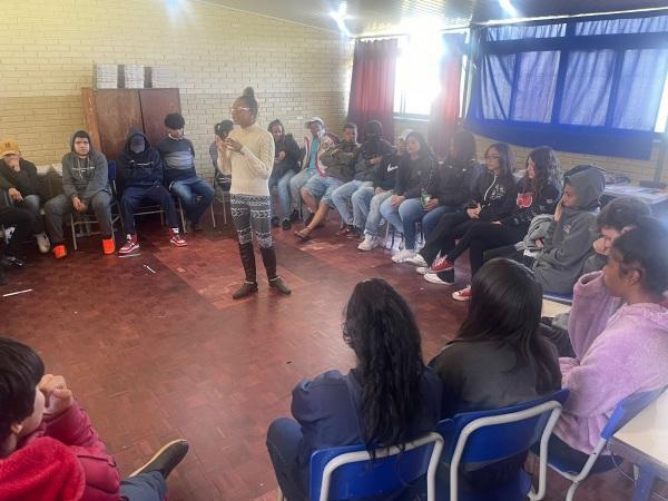 Roda de conversa na Escola Catharino Azambuja sobre a abolição da escravatura