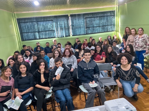  5º Concurso de Redação é divulgado na Escola Municipal Alberto Pasqualini