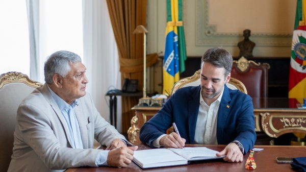 Eduardo Leite reassume cargo de governador após período de férias