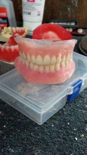 Projeto Resgatando sorrisos faz a entrega de mais dez próteses dentárias