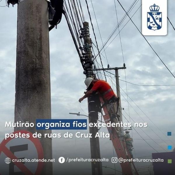 Mutirão organiza fios excedentes nos postes de ruas de Cruz Alta