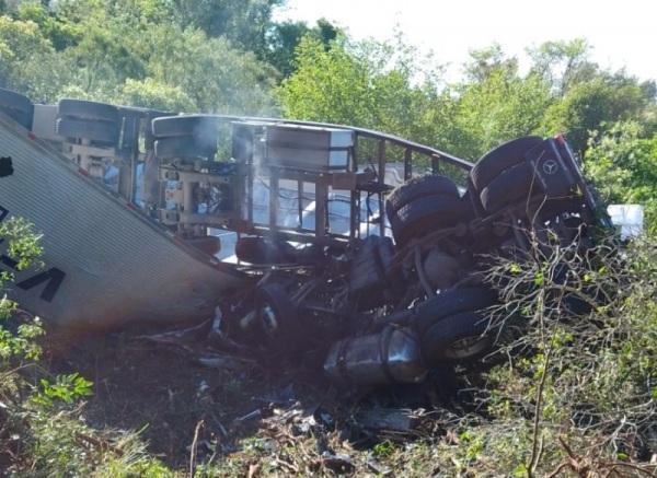 Acidente com carreta na BR-285 em Caibaté resulta em uma vítima fatal 