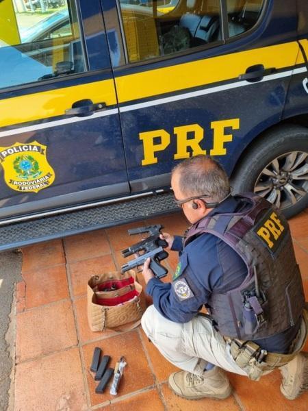 Polícia Rodoviária Federal prende mulher em ônibus com 03 pistolas em Lajeado