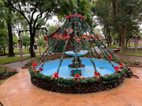 NATAL 2024> Pejuçara começa a decoração da Praça Central 