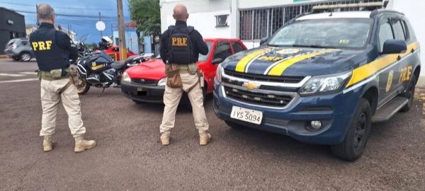 Carro furtado em Panambi é recuperado pela PRF em Carazinho