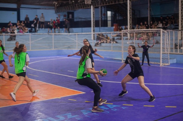 JOGOS ESCOLARES MUNICIPAIS>  Quinta -feira a disputa foi no Handebol