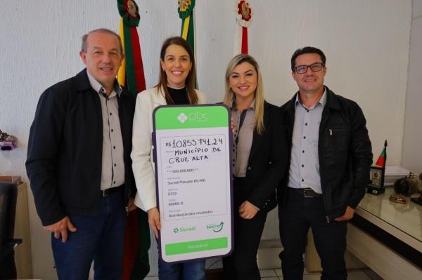 Prefeita Paula recebe gerentes do Sicredi 