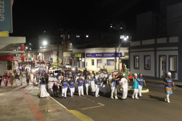 12ª Procissão de Ogum São Jorge reune centenas de devotos em Cruz Alta 