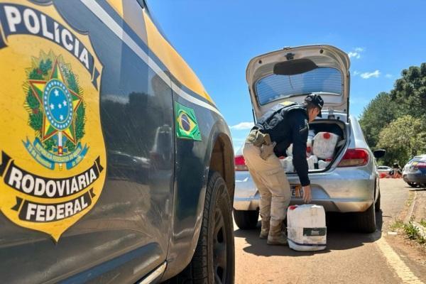 PRF apreende carro com mais de meia tonelada de agrotóxicos ilegais em Ibiaçá