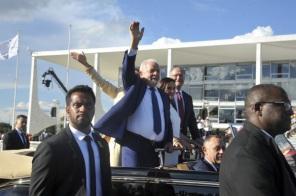 Lula toma posse e assume 3º mandato como presidente