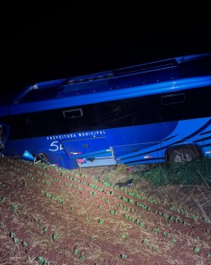 ÔNIBUS  COM CRIANÇAS DA EQUIPE DE SARANDI>Três  feridos seguem internados