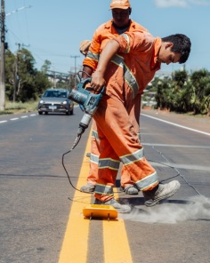 AVENIDA SANTA BÁRBARA> Recebe sinalização e pintura viária em parte da via 