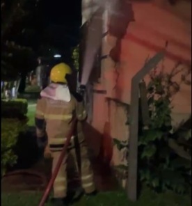 NA NOITE DA QUARTA> Homem em Surto Incendeia Residência da Irmã em Cruz Alta