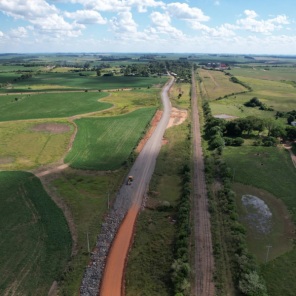 BENJAMIN NOTT> Seguem as obras de asfaltamento da Rodovia Luciano  Furian