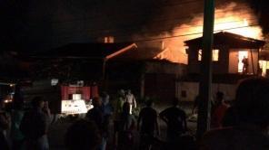Incêndio destrói residência em Cruz Alta na noite do sábado