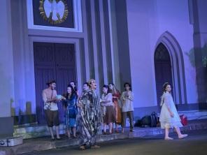 Espetáculo Teatral La Sacra Alegria encanta público na noite do sábado