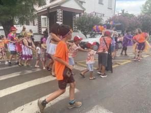 CARNAVAL 2024: O domingo foi do Bloco de Carnaval Os Máscharados em Cruz Alta