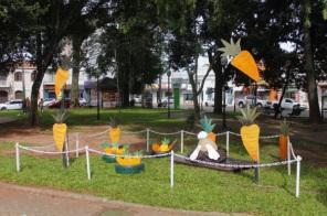 PÁSCOA EM CRUZ ALTA : Praça Erico Verissimo começou a ser decorada 