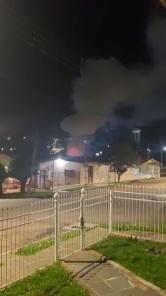 Incêndio na sexta atinge residência no Bairro Bonini 1 com uma vítima ferida 