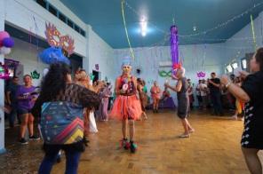Tarde da sexta foi de Carnaval no Centro de Convivência do Idoso em Cruz Alta