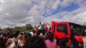 COM CHEGADA DO PAPAI NOEL> Festa de Natal do CRAS Mãe agita a criançada