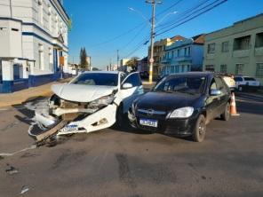 Acidente de trânsito com danos materiais no centro de Cruz Alta