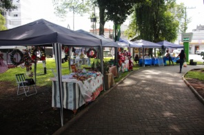 NATAL 2024> Hoje tem Feira de Artesanato na Praça Erico Verissimo