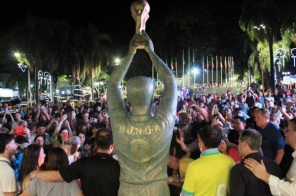 MERECIDO> Dunga ganha estátua no centro da cidade de Ijuí