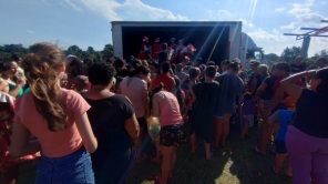 Festa de Natal do CRAS Um lugar ao sol encanta as crianças na tarde do sábado