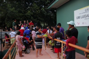 Festa de Natal do CRAS Um lugar ao sol encanta as crianças na tarde do sábado