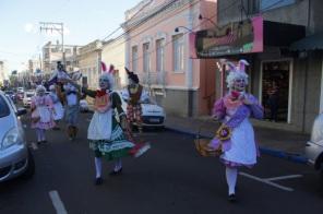3ª PÁSCOA FANTÁSTICA: Hoje tem desfile,  feira  e toca do Coelho em Cruz Alta