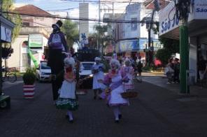3ª PÁSCOA FANTÁSTICA: Hoje tem desfile,  feira  e toca do Coelho em Cruz Alta